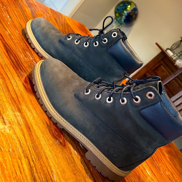 Navy Blue Timberlands Men’s size 7/Women’s size 9. - Picture 2 of 6